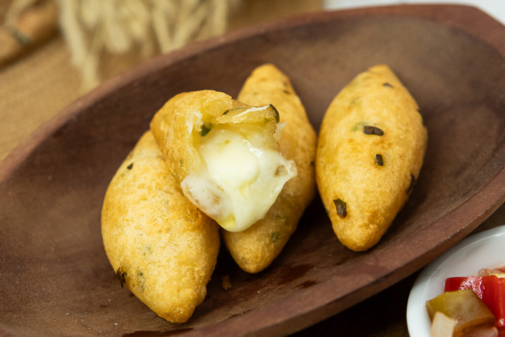 bolinho de mandioca com queijo congelados mineiro betim bh